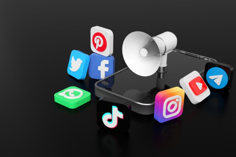 Social Media Marketing : Powerful  Strategies And Trends